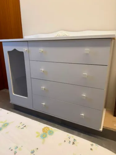 Conjunto de cômoda e penteadeira com banqueta