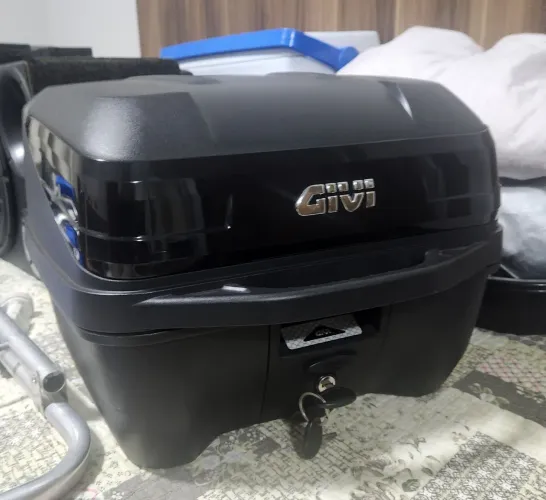 Bau Givi 33L com forro