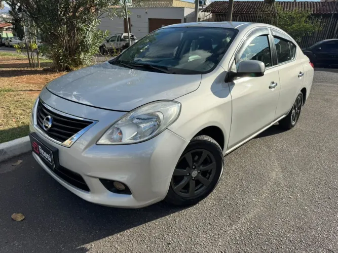 Nissan Versa SL 1.6 16V Flexstart 4P Mec. 2014