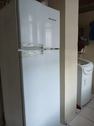 Refrigerador continental funcionando normalmente