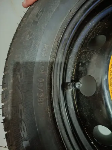 Pneu de marca Pirelli  aro 15