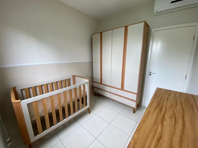 QUARTO INFANTIL COMPLETO ( BERÇO, CÔMODA E GUARDA-ROUPA )