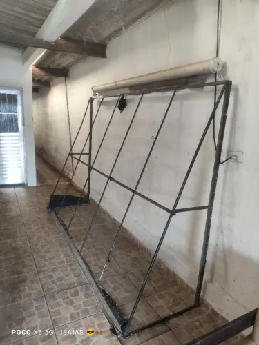 Estrutura de ferro de toldo