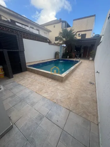 Casa Sobreposta Alta para Locação 4 Dormitórios (2 Suítes) com Piscina | Campo Grande Sa