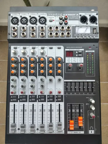 Mesa de Som 8 Canais 