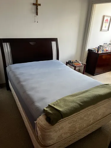 Cama de casal - acompanha cabeceira, colchão e cama. usada 