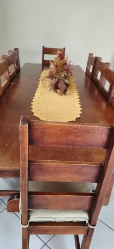MESA DE MADEIRA COM CADEIRA