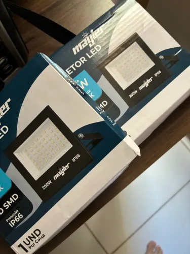 2 refletores 200w