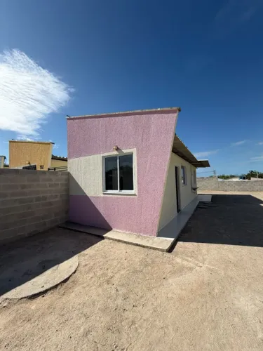 CASA COM 2 QUARTOS - POR R$ 170.000,00