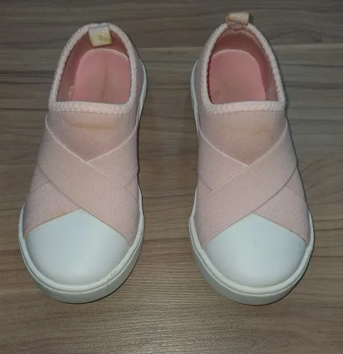 Vendo tênis rosa infantil conservado