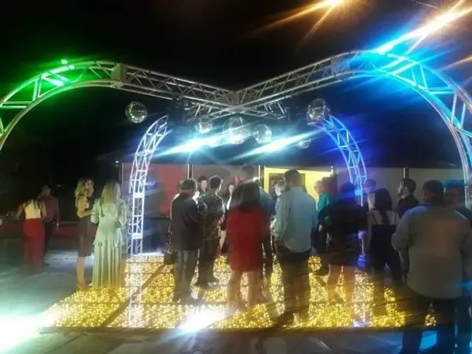 Dj Som Iluminação Led Estrutura Pista de Dança Gold e Colorida p/ Festas em Geral