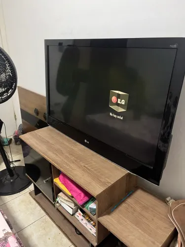 Vendo tv de 43 polegadas + racker e painel (não é smart) + painel é racker (500)