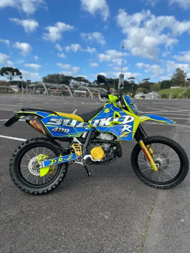 SUZUKI DRZ 400 EMPLACADA