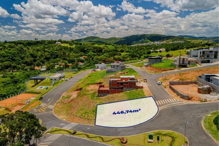 Terreno de Esquina no Portal Lamis Atibaia: Vista para Pedra Grande e Fiação Subterrânea