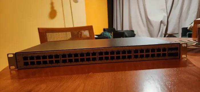 Switch HPE OfficeConnect 1820 48G (J9981A) - 48 Portas Gigabit