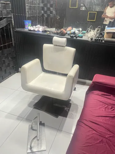 Cadeira inox de salão/ barbearia pra vender logo