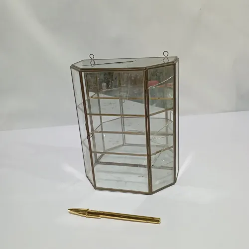 miniatura cristaleira para restauro 