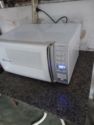 Micro-ondas Electrolux 34lts design moderno extra semi novo