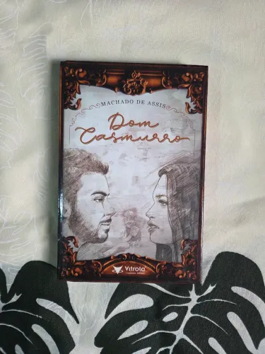 Livro Dom Casmurro NOVO CAPA DURA