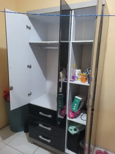 Guarda-Roupa Pequeno em Madeira MDF - 3 Portas e 3 Gavetas