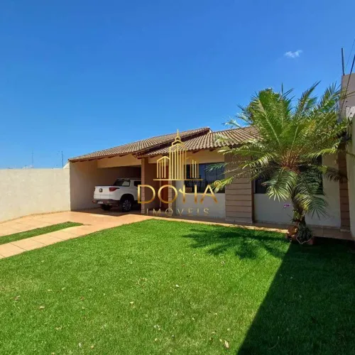 CASA TÉRREA COM JARDIM AMPLO E PISCINA NO SÃO CRISTÓVÃO