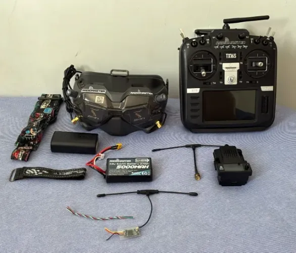 Radiomaster tx16s MK2 + Oculos V2 DJI com antenas