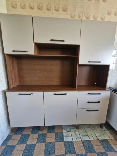 ARMÁRIO DE COZINHA FREIJÓ