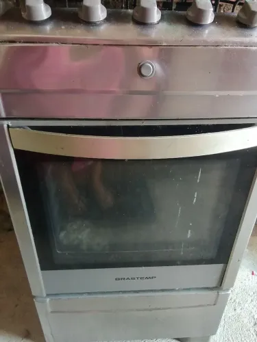 Vendo fogão Brastemp usado 4 bocas funcionando.