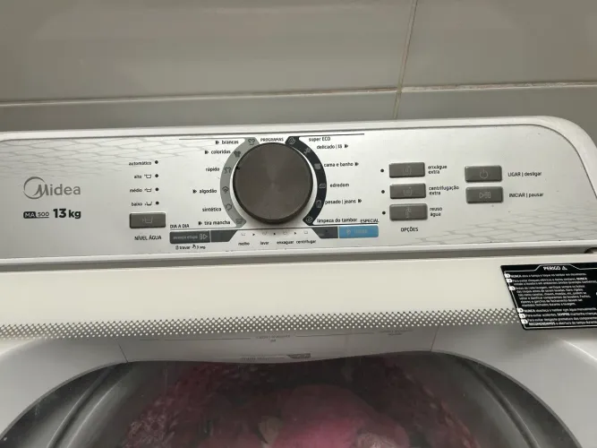 Máquina midea.