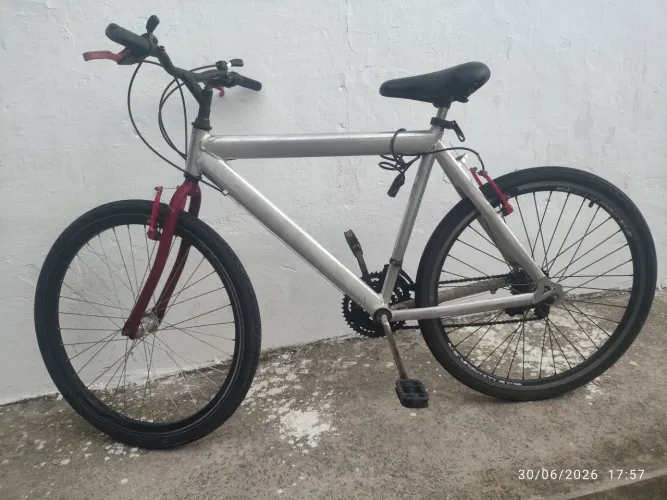 Bicicleta de alumínio