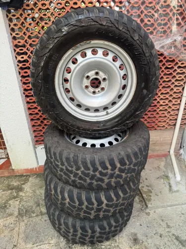 Vendo 4 Pneus 265/65 R17, com rodas