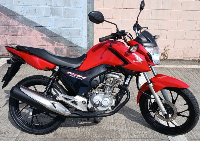 Muito nova !!! Pneus novos  e bateria nova !!!