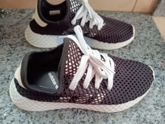Vendo tenis adidas deerupt runner, número 36, em perfeito estado de conservação.