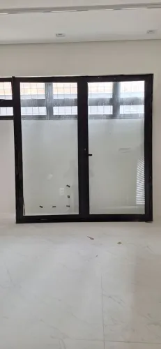 Porta janela aluminio e vidro sem uso.