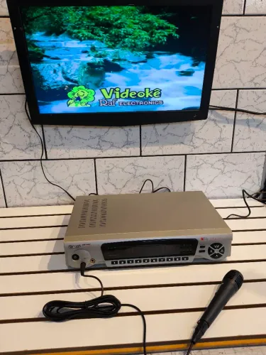 VIDEOKÊ RAF VMP 2500s com 1 microfone + 4 cartuchos 