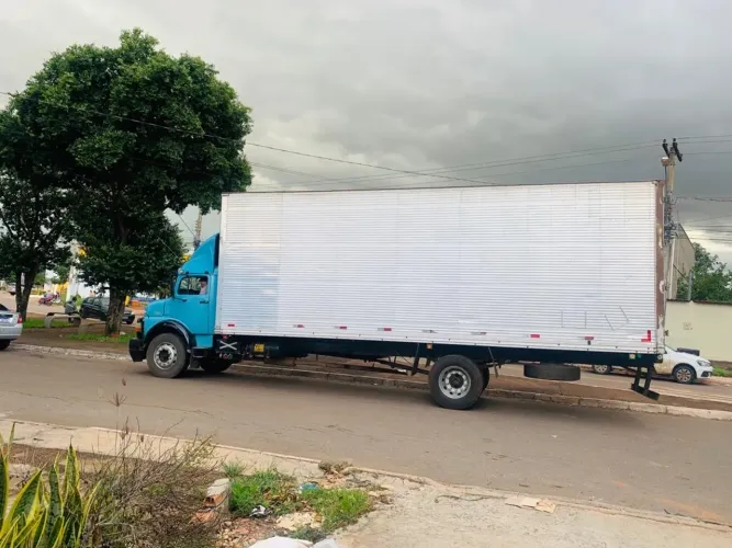 Caminhão 1113 ano 87 com Baú