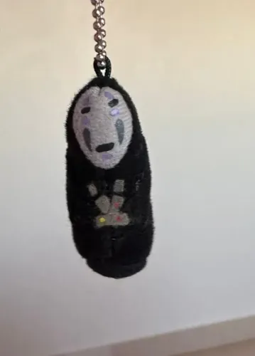 CHAVEIRO PERSONAGEM KAONASHI (SEM ROSTO) DO FILME JAPONÊS A VIAGEM DE CHIHIRO