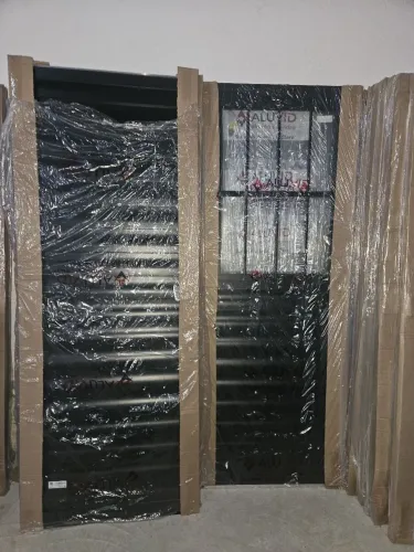 Porta basculante e postigo 80x210 na cor prera