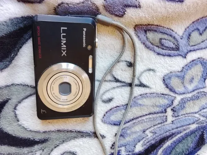 Camera Panasonic Lumix DMC FH4