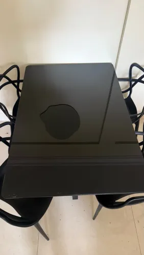 Mesa com 4 cadeiras