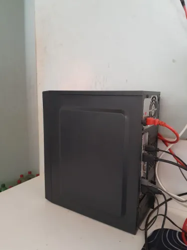 Pc Ryzen 5 4600G, 16 GB RAM, usado