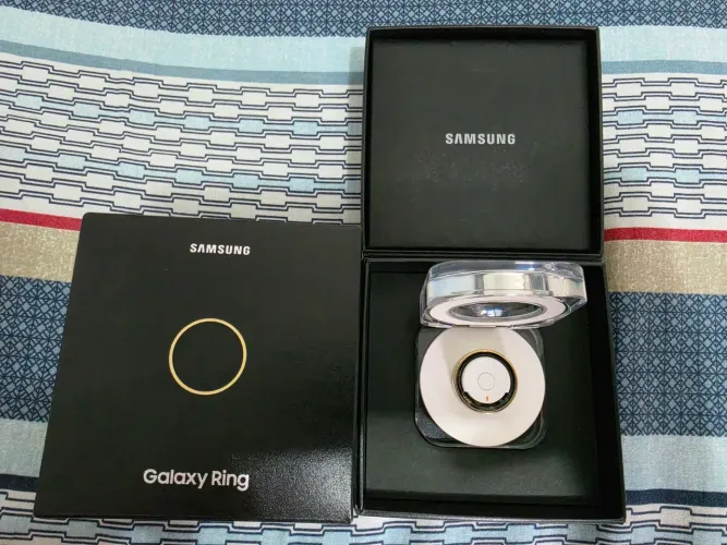 Galaxy ring dourado, tamanho 8. Nunca usado. Aberto somente para verificação. NF dia 9/9