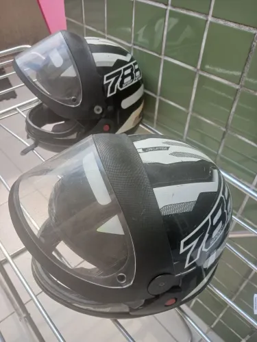 Capacete