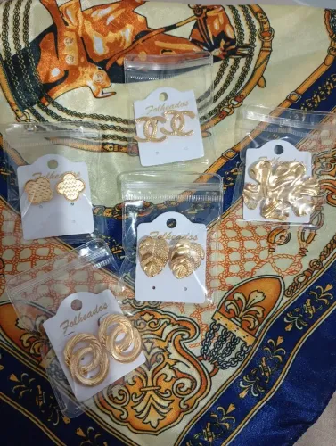 5 Pares de Brincos folheados a ouro