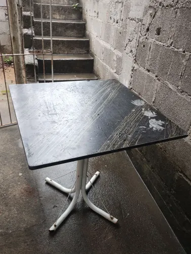 Mesinha tampo de granito usada 