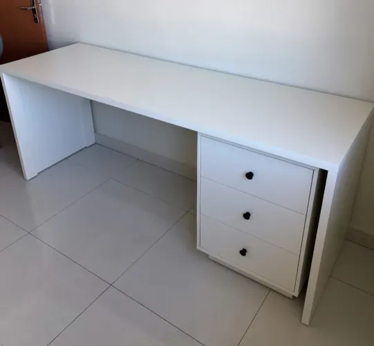 Escrivaninha Com Gaveteiro L 1.50 M