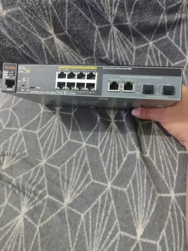 Switch Aruba 2530-8G PoE+ (J9774A) - Gerenciável, 8 portas Gigabit