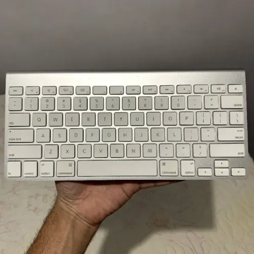 Teclado Apple (a pilha) com conexão bluetooth