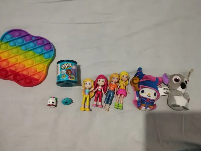 Lote de brinquedos bonecas 