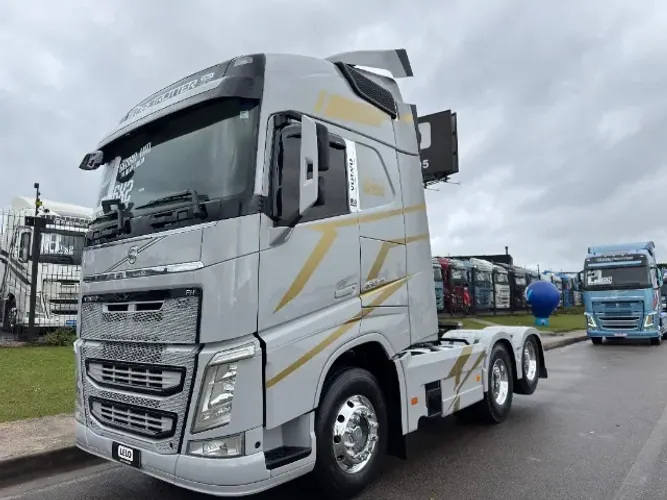 Volvo FH 460 6x2 Globetrotter Ano 2021 Euro 5 Plano Ouro Geladeira Baixo KM impecável 